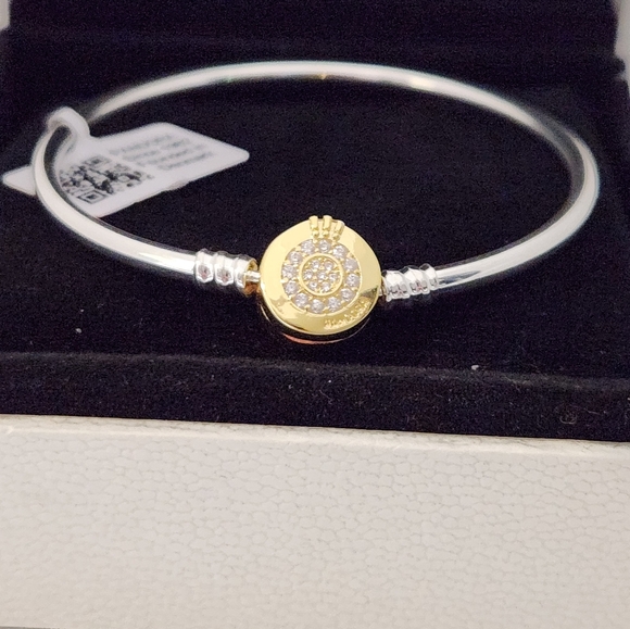 Pandora Moments Sparkling Crown Claps Bangle Bracelet for women's size 7.5 inche - Picture 4 of 4